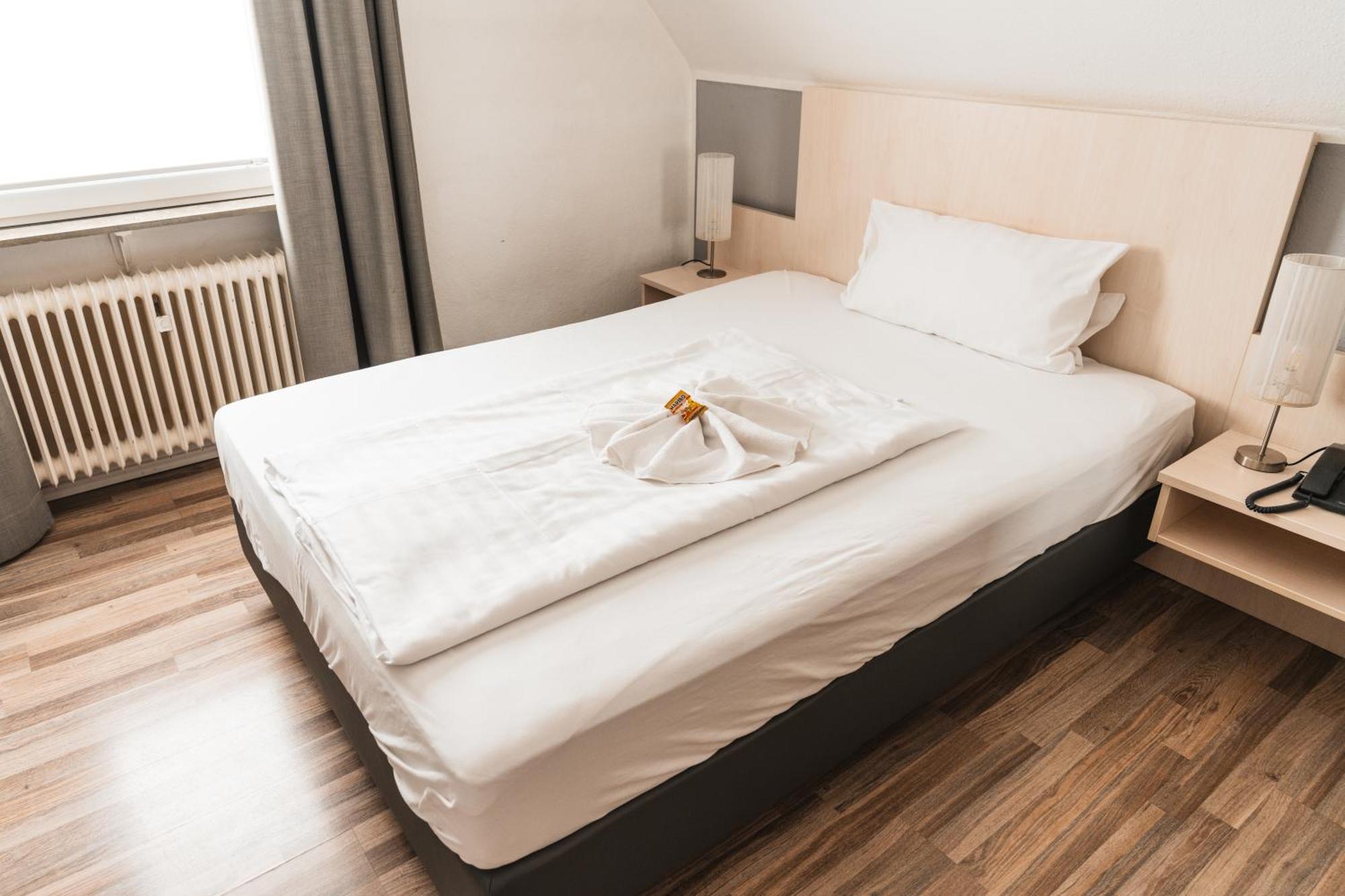מרבורג Hotel Apartments Restaurant Cala Luna מראה חיצוני תמונה